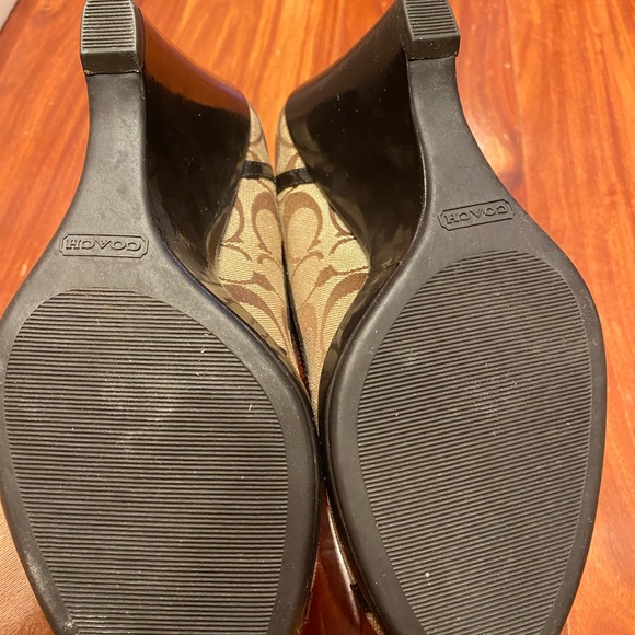 Size 8 Coach Wedge! Great Condition! - Picture 4 of 5